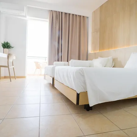 アパートホテル Diamond ファリラキ